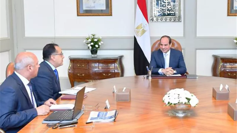 كواليس لا تعرفها من اجتماعات الرئيس مع الحكومة