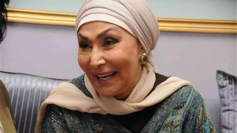 عبقرية المسرح.. خالد النبوى يدعم سهير البابلي بعد تعرضها لوعكة صحية