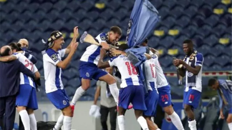 بورتو يعبر بنفيكا ويتوج بلقب كأس البرتغال