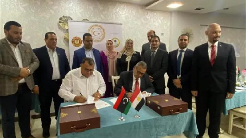 استعداداً لعودة العمالة المصرية إلي طرابلس: توقيع بروتوكول ربط إلكترونى مع ليبيا
