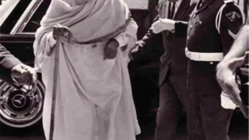تفاصيل مثيرة عن الحياة الخاصة للملك الزاهد الذى ألغى لقب صاحب الجلالة فى ليبيا