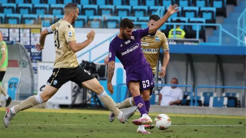 فيورنتينا يجتاز سبال بثلاثية في الدوري الإيطالي