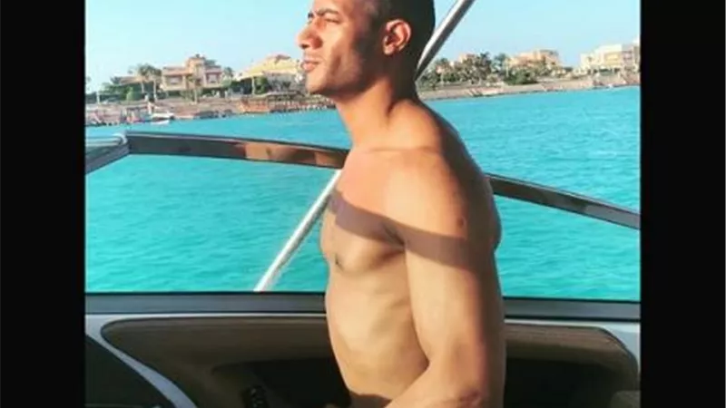 بالفيديو.. محمد رمضان يستعرض عضلاته على ”اليخت الطائر”