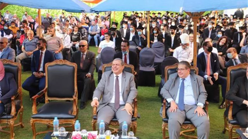 نصفهم من الإناث.. شاهد حفل تخريج  120 متدرباً ومتدربة على الخدمات الفندقية