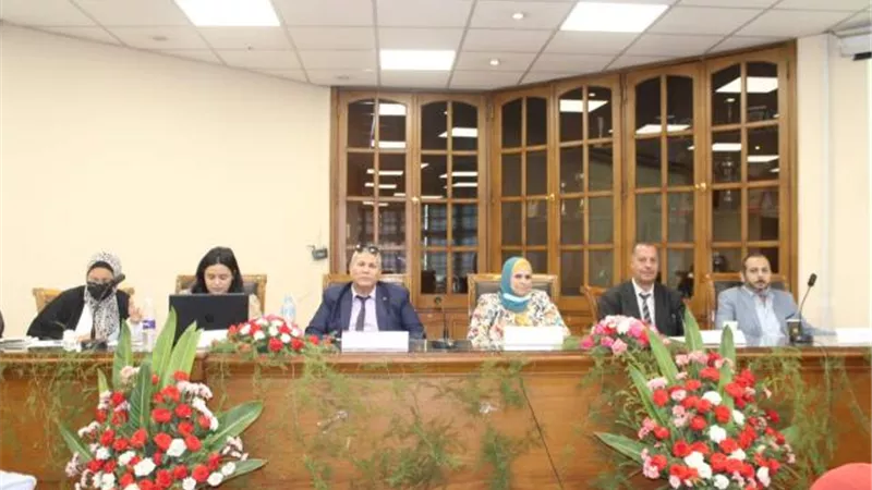 بالصور .. آداب عين شمس تنظم ندوة عن الزيادة السكانية بالتعاون مع المجلس القومي للصحة والسكان