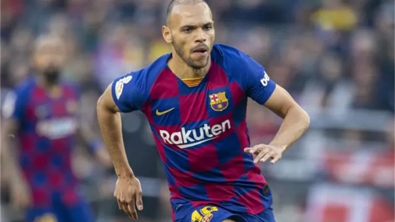 تقارير: مهاجم برشلونة يقترب من الدوري الانجليزي