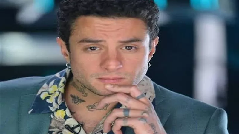 نصف دستة ستات.. حكايات مثيرة عن زوجات أحمد الفيشاوى وسر قبلات الـ”ريد كاربت”
