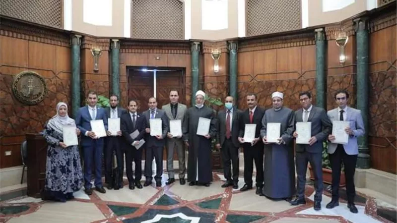 صور.. المجلس الأعلى للأزهر يكرم قياداته وموظفيه الفائزين بجائزة مصر للتميز الحكومي