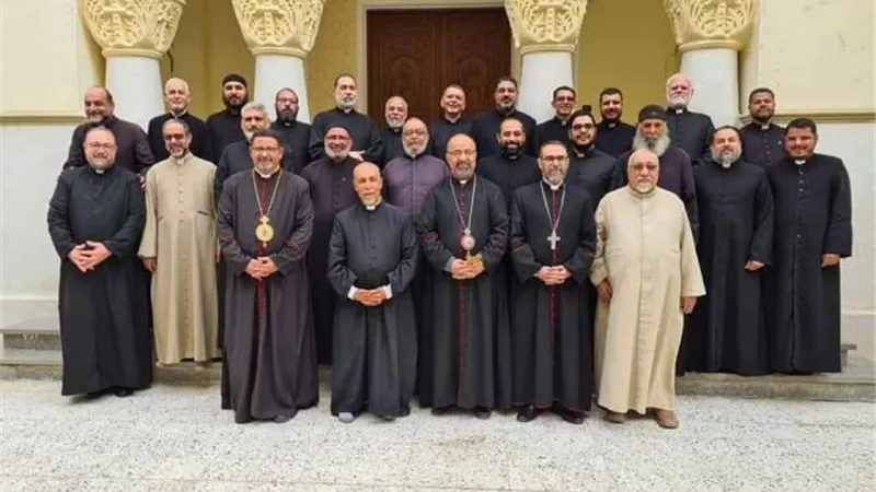 شاهد.. بطريرك الأقباط الكاثوليك يلتقي بكهنة إيبارشية أسيوط