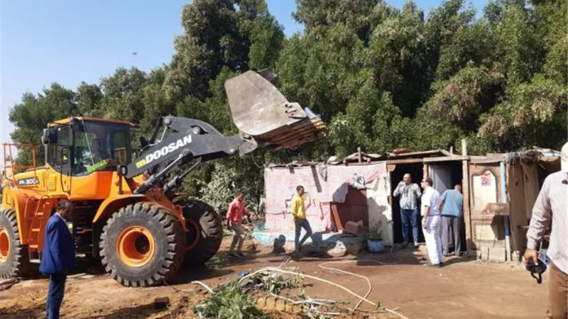 شاهد.. الجيزة تزيل تعديات علي النيل بمساحة 10 آلاف م بالبدرشين