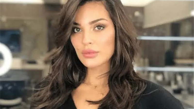 بعد إصابتها في انفجار بيروت.. معلومات لا تعرفها عن ملكة جمال لبنان نادين نسيب نجيم
