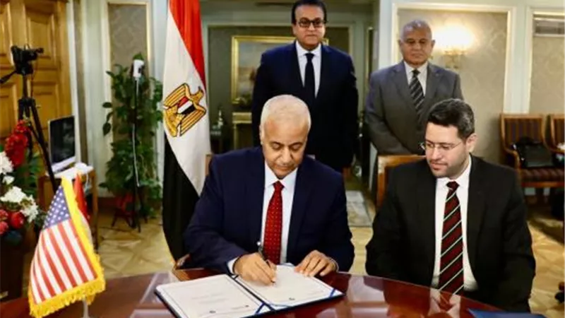 وزير التعليم العالي يشهد توقيع اتفاقية تعاون بين جامعتي العلمين الدولية ولويفيل الأمريكية .. صور