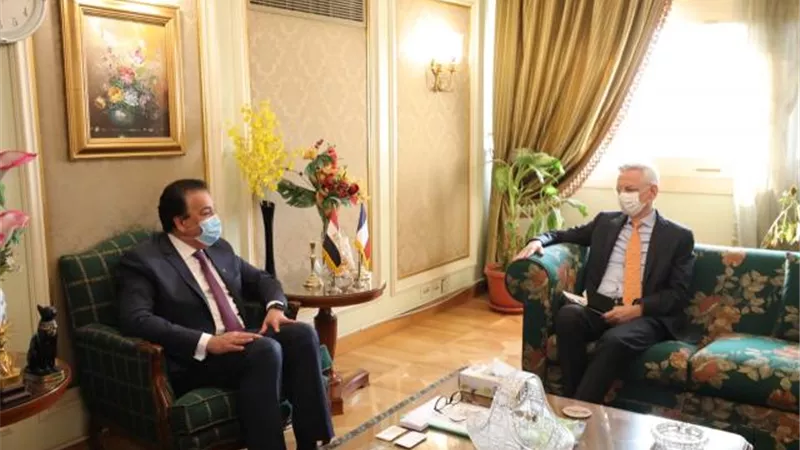 بالصور .. تفاصيل لقاء وزير التعليم العالي والسفير الفرنسي بالقاهرة
