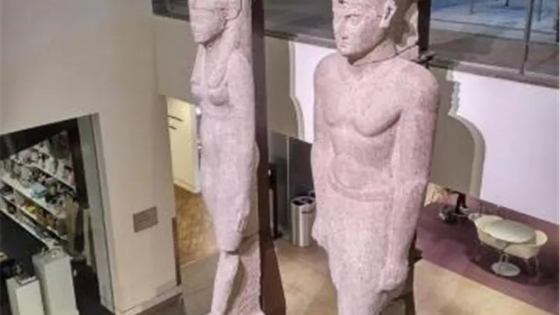 مصر تستعيد تمثالين ملكيين من أمريكا لعرضهما بالمتحف المصرى الكبير