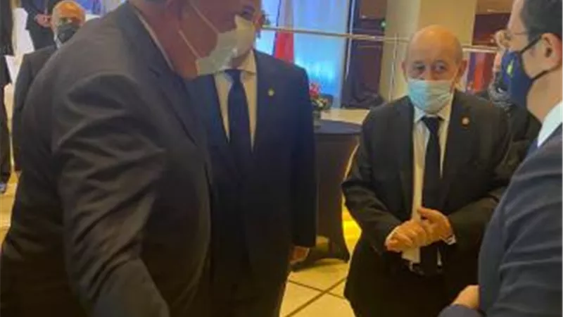 مباحثات هامة لشكرى مع وزراء خارجية اليونان وقبرص وفرنسا فى أثينا