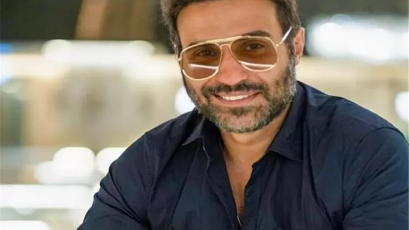3 حكايات في حياته.. لماذا رفض أحمد فهمى الحديث عن زيجاته؟