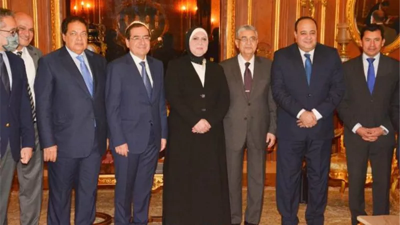 نيفين جامع: نجاح الحكومة في تنفيذ برنامج الاصلاح الاقتصادي الشامل جعل من مصر قبلة للاستثمار المحلي والاجنبي