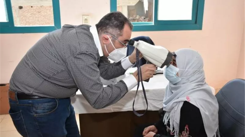 بالصور .. شاهد أعمال قافلة جامعة عين شمس التنموية فى يومها الأول بمحافظة قنا
