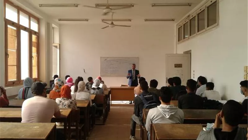 بالصور .. جامعة حلوان تحرر 5454 مواطن من الأمية في الفترة من أكتوبر 2020 حتى يوليو 2021