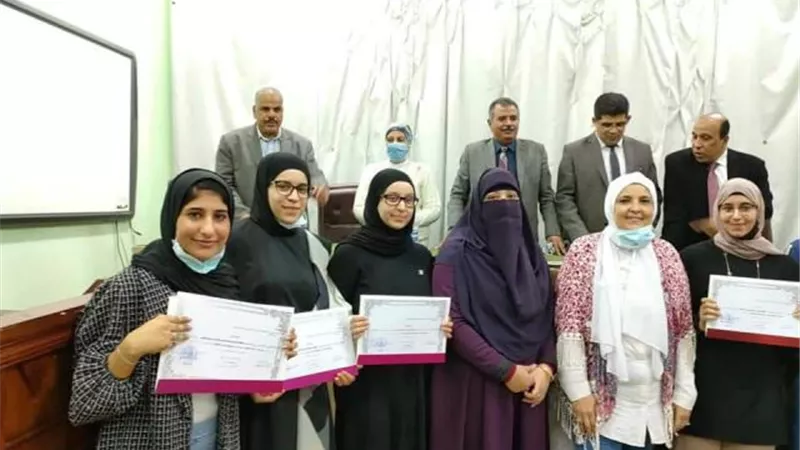 بالصور .. تفاصيل حفل تكريم الطلاب الأوائل بكلية الإقتصاد المنزلي جامعة حلوان