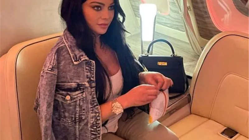 هيفاء وهبى تجذب الأنظار بإطلالة مثيرة فى أحدث جلسة تصوير