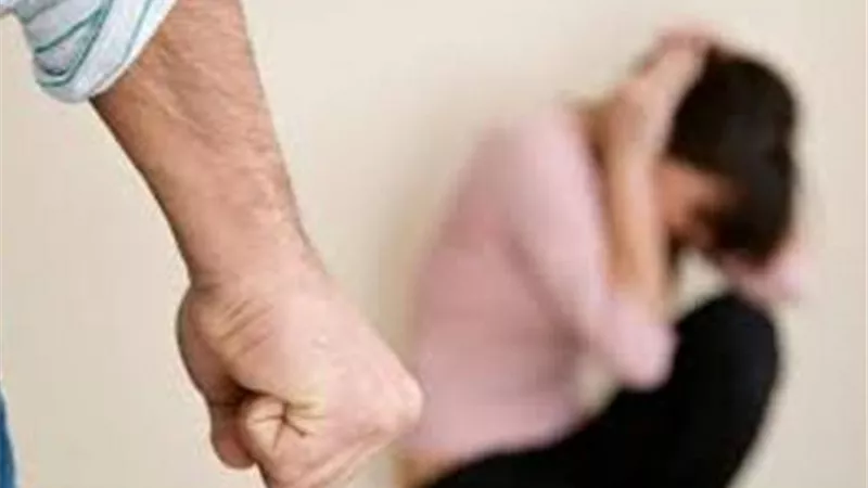 النساء ضحية كورونا ..حوادث ضرب المصريين ”زوجاتهم  ”زادت بنسبة 60% خلال ” فترة الحظر ”