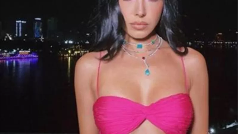 سلمى أبو ضيف تشعل ”ريد كاربت” مهرجان القاهرة السينمائي بإطلالة جريئة