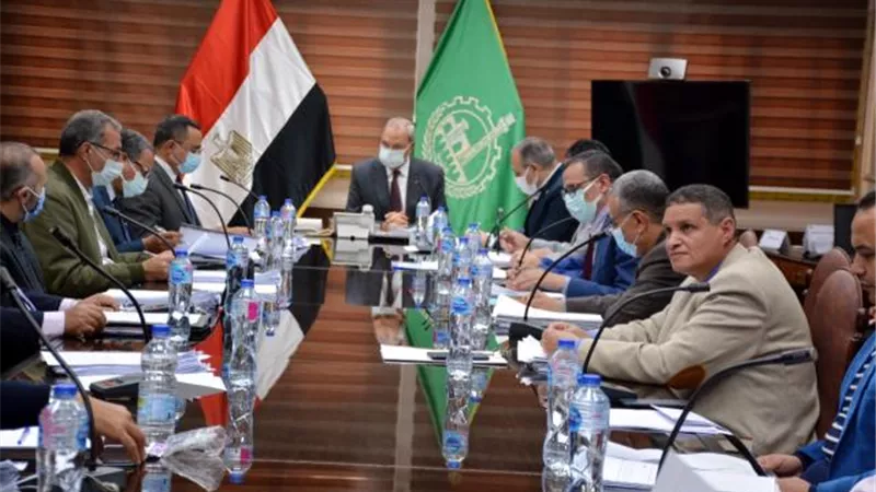 محافظ القليوبية يترأس إجتماع مجلس إدارة المناطق الصناعية