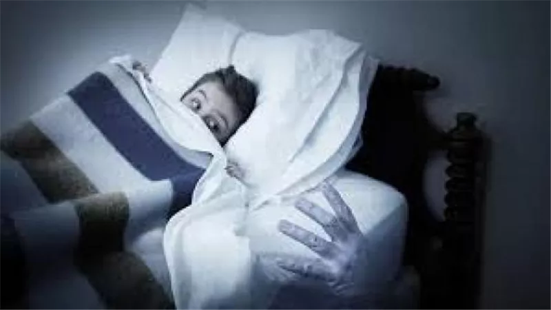 يطلق عليه الجاثوم .. هذا ما يحدث لك أثناء النوم ويعجزك عن الحركة والنطق