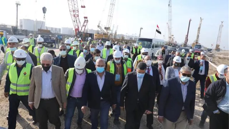 وزير النقل يتفقد ميناء دمياط لمتابعة معدلات تنفيذ عدد من المشروعات
