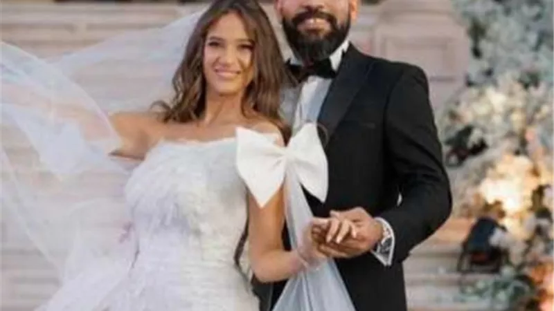 شهر عسل بصل.. خالد عليش وزوجته فى ورطة بسبب كورونا
