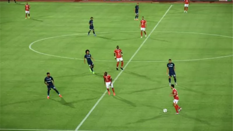 الأهلي ضد إنبي.. الـ”VAR” يحرم الفريق البترولي من ركلة جزاء