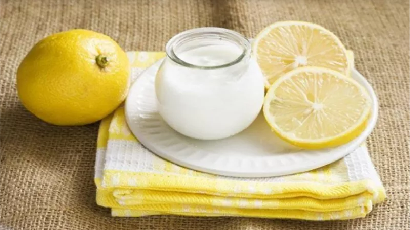 الزبادي بالليمون.. الروشتة العلاحية السحرية للبشرة