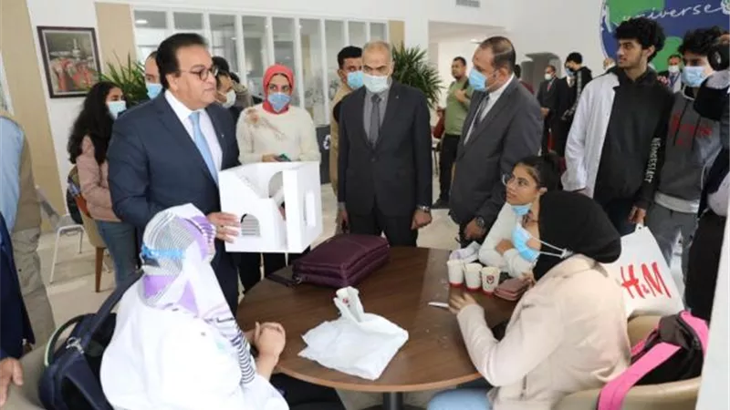 وزير التعليم العالي يتفقد المنشآت الجديدة بالجامعة المصرية اليابانية ببرج العرب