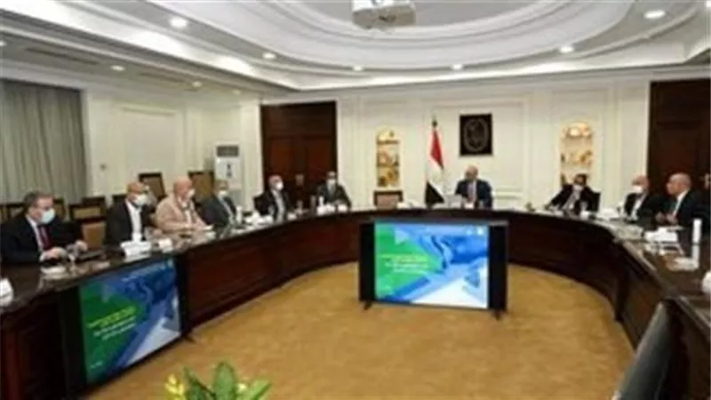وزير الاسكان يطالب بضرورة الإسراع والالتزام بالجداول الزمنية للانتهاء من مشروعات ”حياة كريمة”