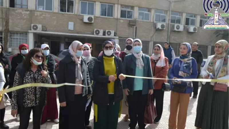 بالصور .. معرض خيري بكلية البنات جامعة عين شمس بالتعاون مع مؤسسة لايت