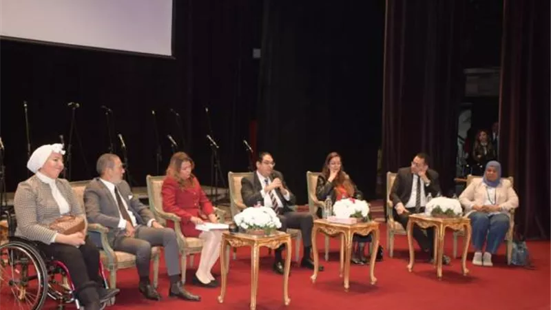 جامعة القاهرة تختتم فعاليات حملة الـ 16 يومًا لمناهضة العنف ضد المرأة