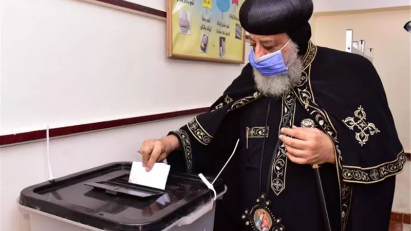 البابا يدلي بصوته في انتخابات الشيوخ