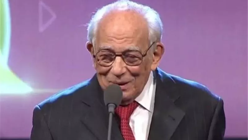 رشوان توفيق يعبر عن سعادته باختياره لمنح جائزة أحسن ممثل فى مهرجان القاهرة
