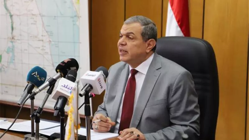 شاهد.. كيف يتابع وزير القوى العاملة الدورات التدريبية بالمحافظات؟