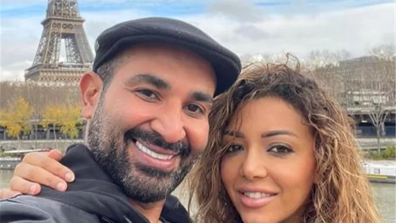 أحمد سعد يغازل زوجته بكلمات رومانسية