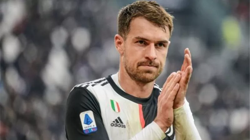 في أولى قراراته لبناء فريق جديد.. بيرلو يقرر الاستغناء عن آرون رامزي