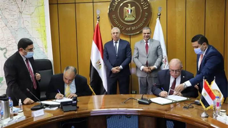 صور.. وزيرا القوى العاملة والزراعة يشهدان توقيع بروتوكول تعاون لرعاية العاملين في القطاع الزراعي