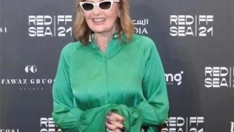 يسرا تتألق بإطلالة كاجوال فى مهرجان البحر الأحمر السينمائى