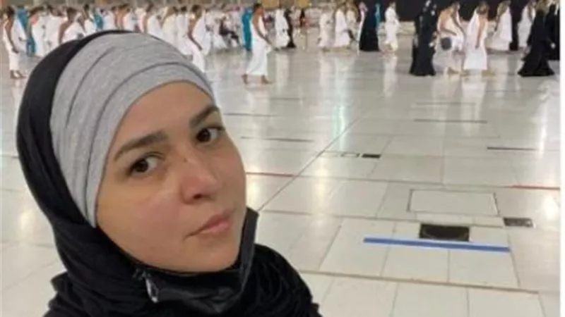 إيمى سمير غانم بالحجاب في أول ظهور لها بعد وفاة والديها