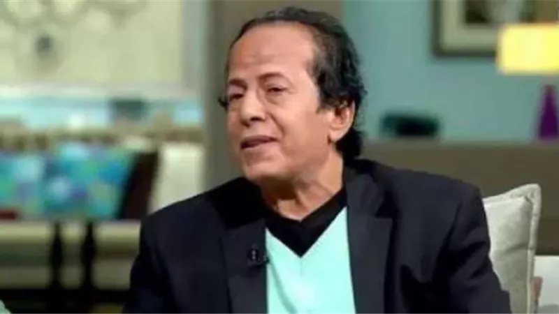 تطورات الحالة الصحية لـ عادل الفار بعد تعرضه لوعكة مفاجئة