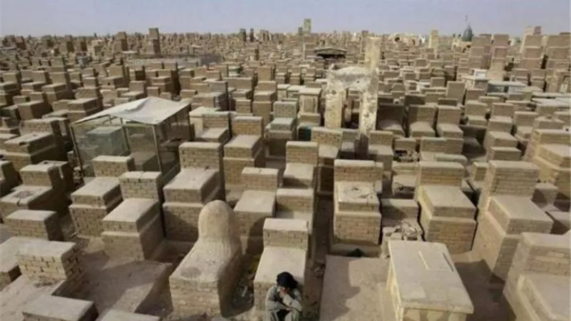 بالفيديو.. الجيزة تشن حملة لإزالة المقابر بمنشأة القناطر