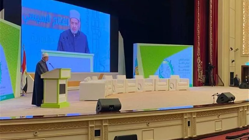 سجل دموي وانحراف فكري.. الإمام الأكبر يفضح جرائم القرن العشرين ضد الإنسانية