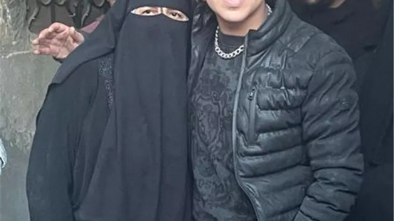 عمر كمال برفقة والدته فى أحدث ظهور