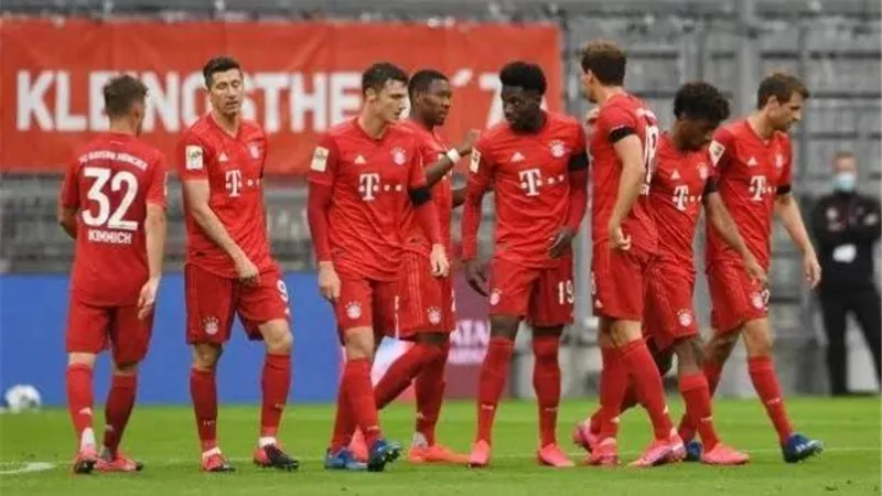 بايرن ميونخ يصطدم لبرشلونة في نهائي مبكر بدوري أبطال أوروبا اليوم